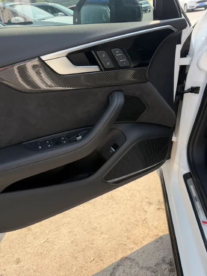 2023 Audi A4L 2.0T 245HP L4 7DCT,autocango,china used car exporter,china ev exporter,chinese used car exporter,chinese used ev exporter