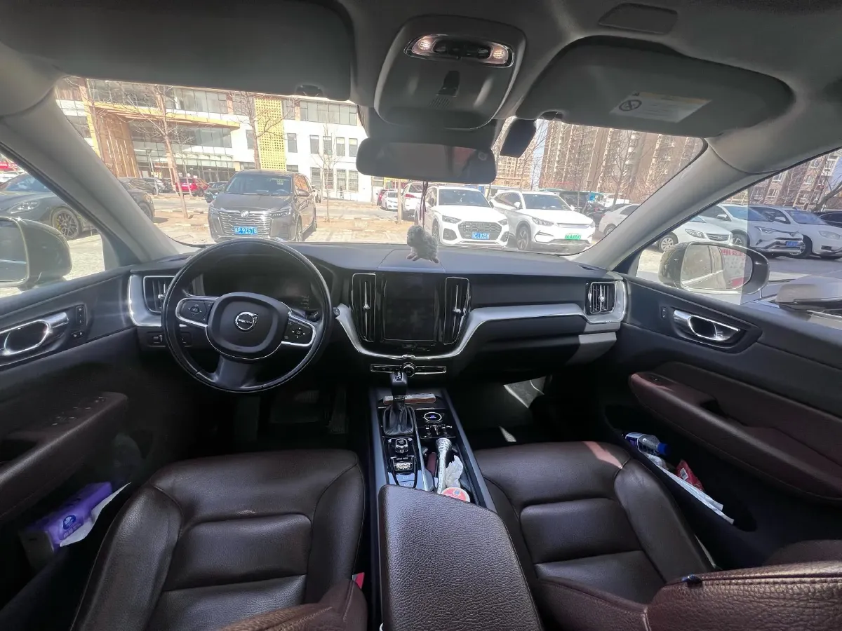 2020 Volvo XC60 2.0T 254HP L4 8AT,autocango,china used car exporter,china ev exporter,chinese used car exporter,chinese used ev exporter