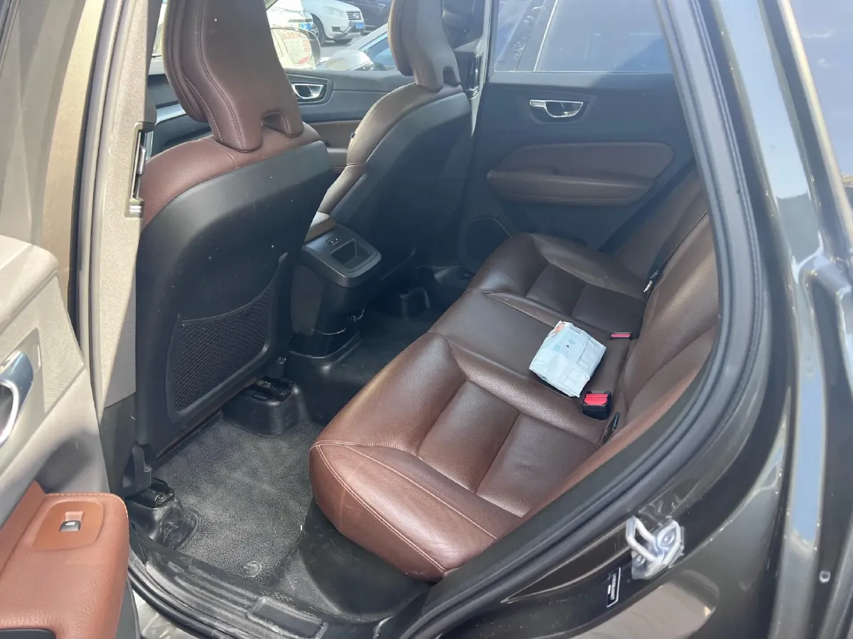 2020 Volvo XC60 2.0T 254HP L4 8AT,autocango,china used car exporter,china ev exporter,chinese used car exporter,chinese used ev exporter