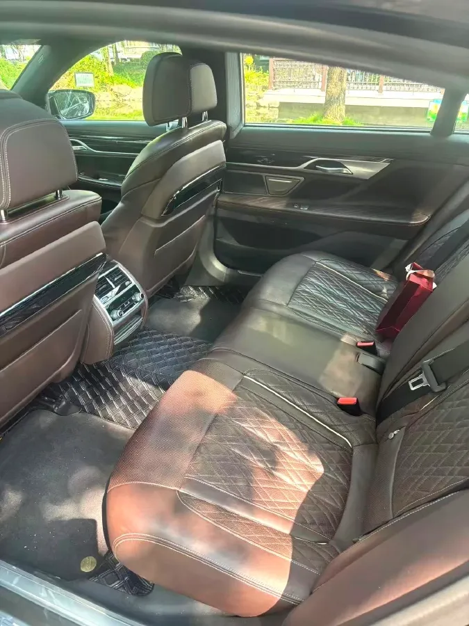 2021 BMW 7 Series 3.0T 340HP L6 8AT,autocango,china used car exporter,china ev exporter,chinese used car exporter,chinese used ev exporter