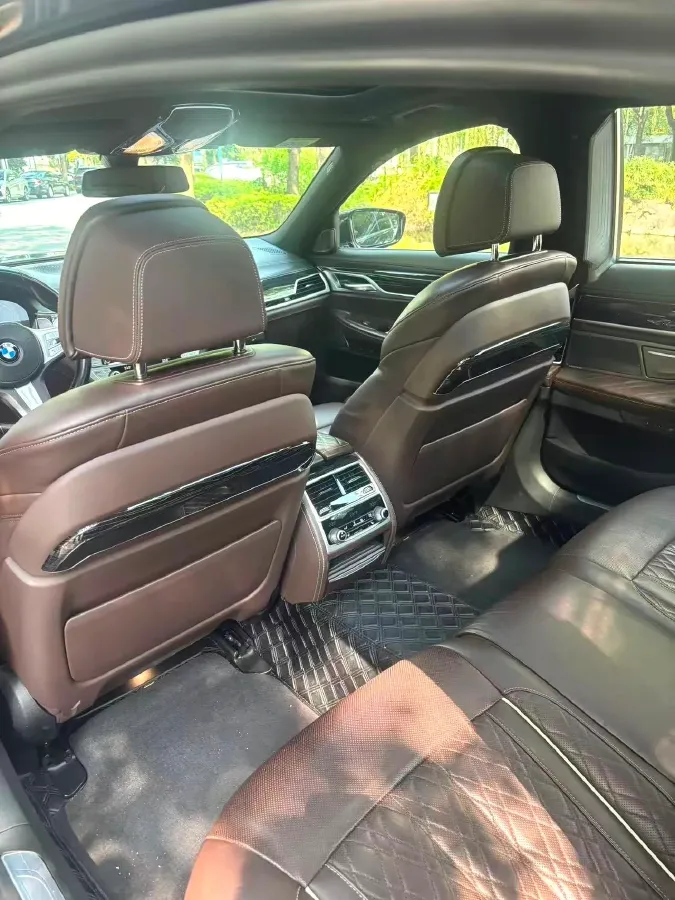 2021 BMW 7 Series 3.0T 340HP L6 8AT,autocango,china used car exporter,china ev exporter,chinese used car exporter,chinese used ev exporter