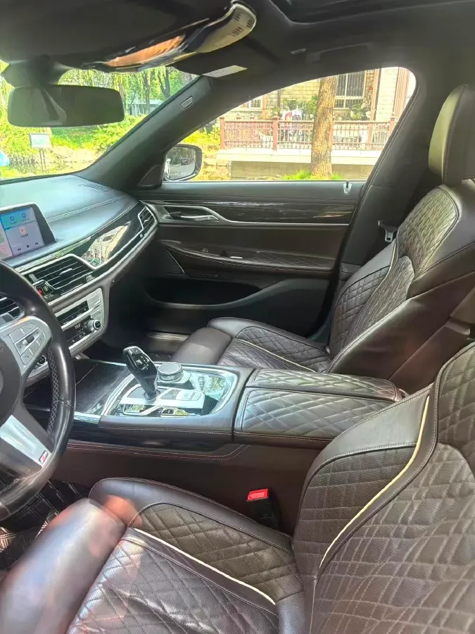 2021 BMW 7 Series 3.0T 340HP L6 8AT,autocango,china used car exporter,china ev exporter,chinese used car exporter,chinese used ev exporter