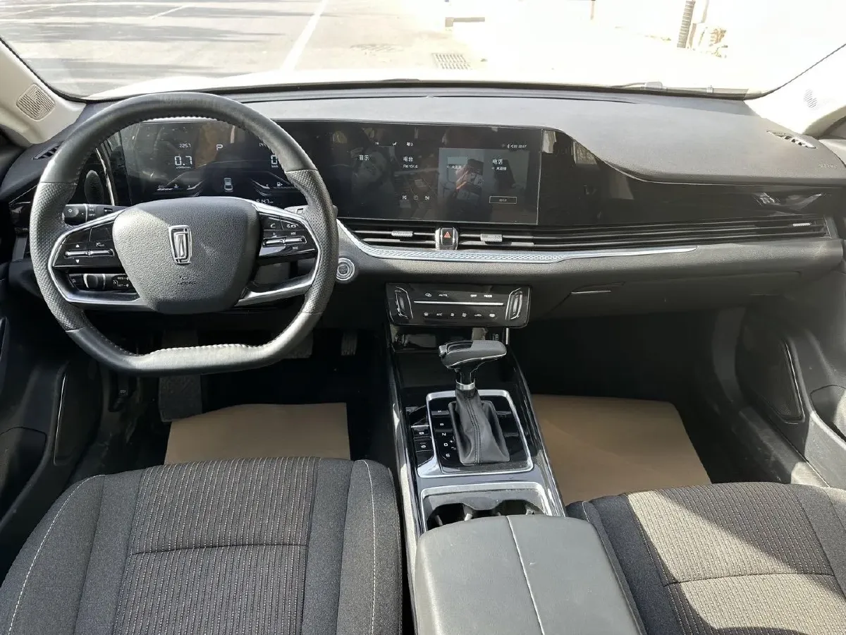 2023 Bestune B70 1.5T 169HP L4 7DCT,autocango,china used car exporter,china ev exporter,chinese used car exporter,chinese used ev exporter