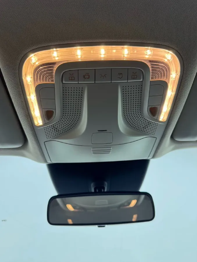 2021 Mercedes-Benz Vito 2.0T 211HP L4 9AT,autocango,china used car exporter,china ev exporter,chinese used car exporter,chinese used ev exporter