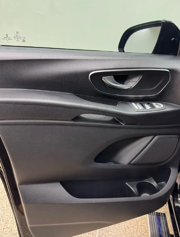 2021 Mercedes-Benz Vito 2.0T 211HP L4 9AT,autocango,china used car exporter,china ev exporter,chinese used car exporter,chinese used ev exporter