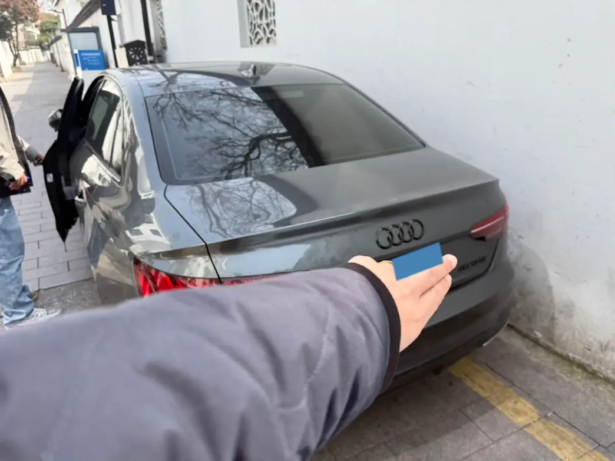 2022 Audi A4L 2.0T 190HP L4 7DCT,autocango,china used car exporter,china ev exporter,chinese used car exporter,chinese used ev exporter