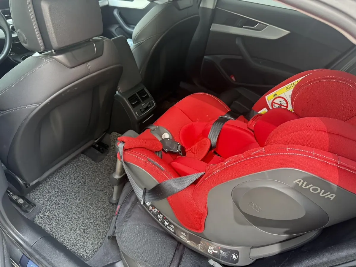 2022 Audi A4L 2.0T 190HP L4 7DCT,autocango,china used car exporter,china ev exporter,chinese used car exporter,chinese used ev exporter