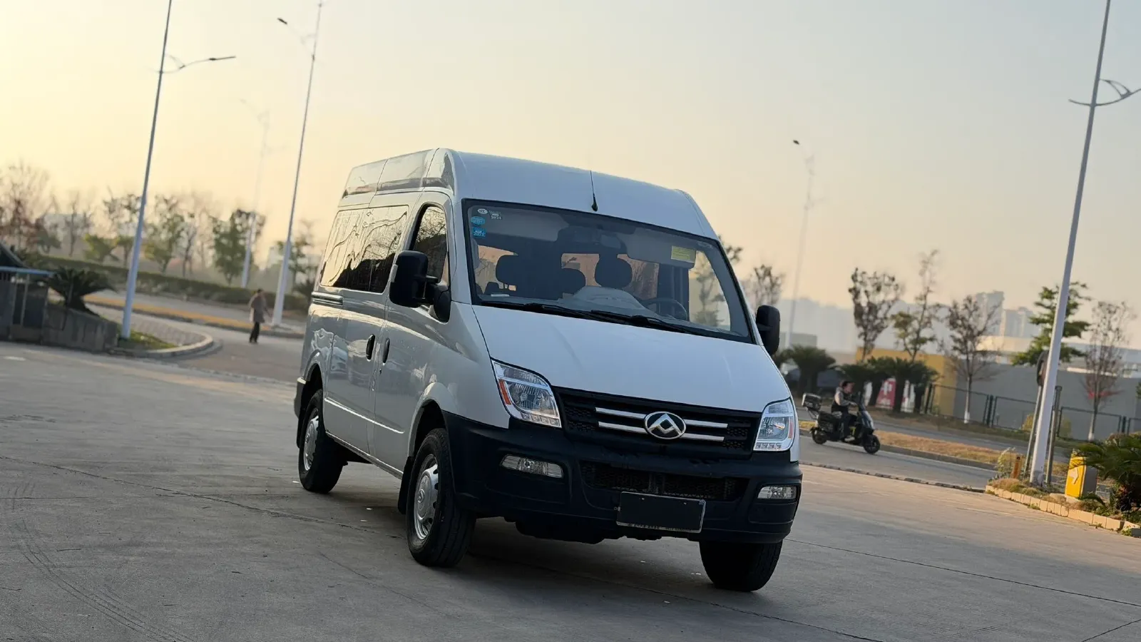 2019 MAXUS XinTu V80 2.5T 136HP L4 6AMT,autocango,china used car exporter,china ev exporter,chinese used car exporter,chinese used ev exporter