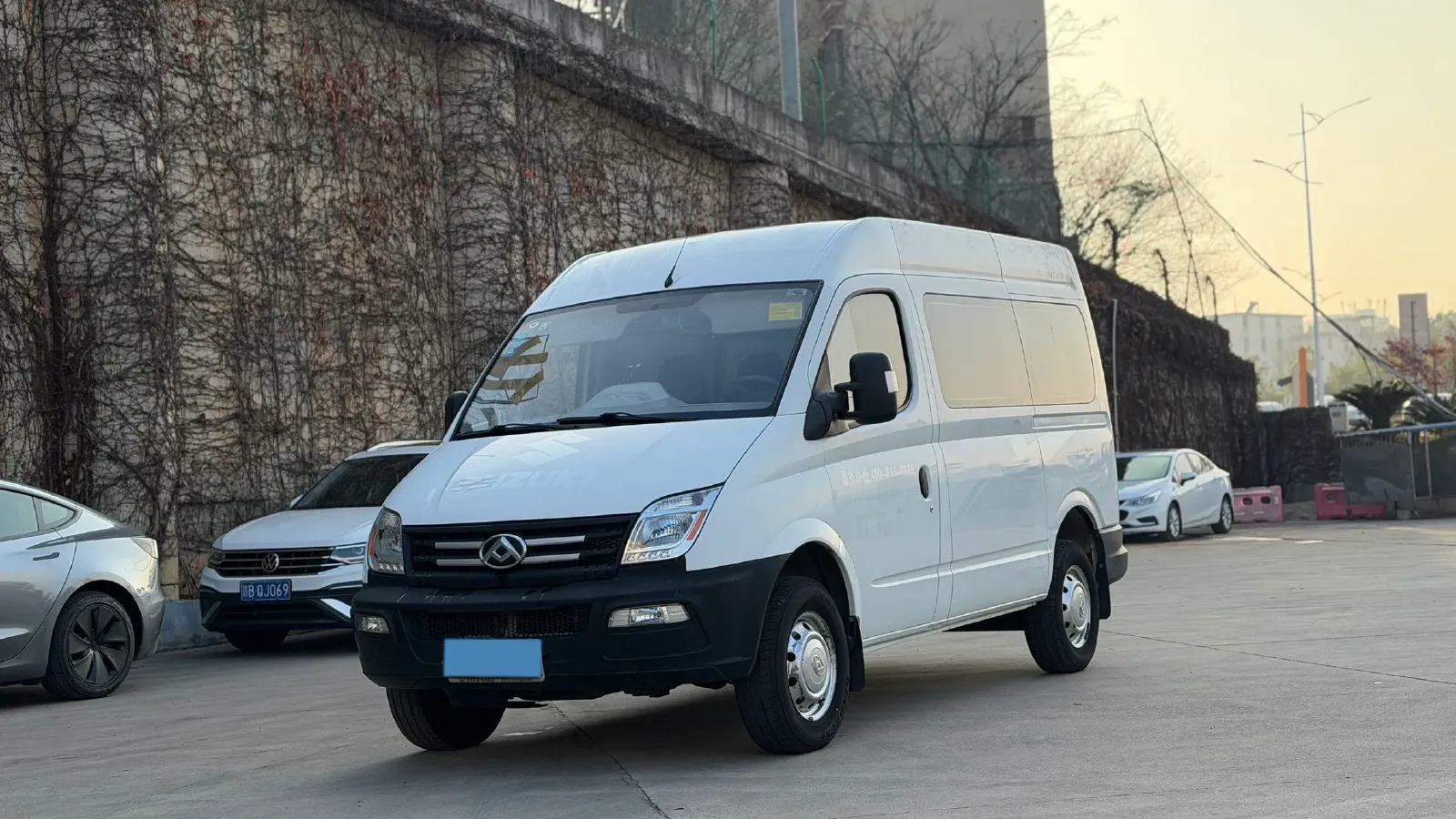 2019 MAXUS XinTu V80 2.5T 136HP L4 6AMT,autocango,china used car exporter,china ev exporter,chinese used car exporter,chinese used ev exporter