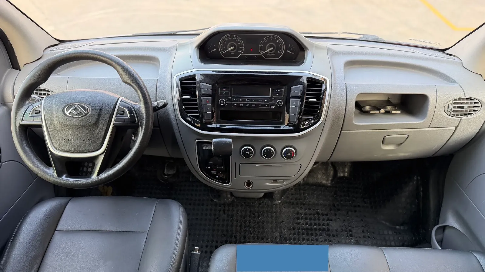 2019 MAXUS XinTu V80 2.5T 136HP L4 6AMT,autocango,china used car exporter,china ev exporter,chinese used car exporter,chinese used ev exporter