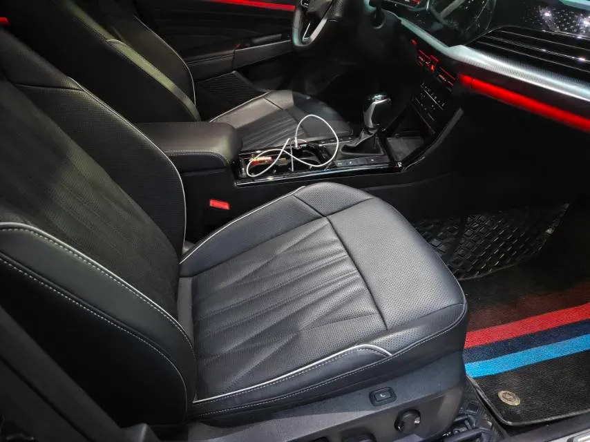 2023 Volkswagen Passat 2.0T 220HP L4 7DCT,autocango,china used car exporter,china ev exporter,chinese used car exporter,chinese used ev exporter