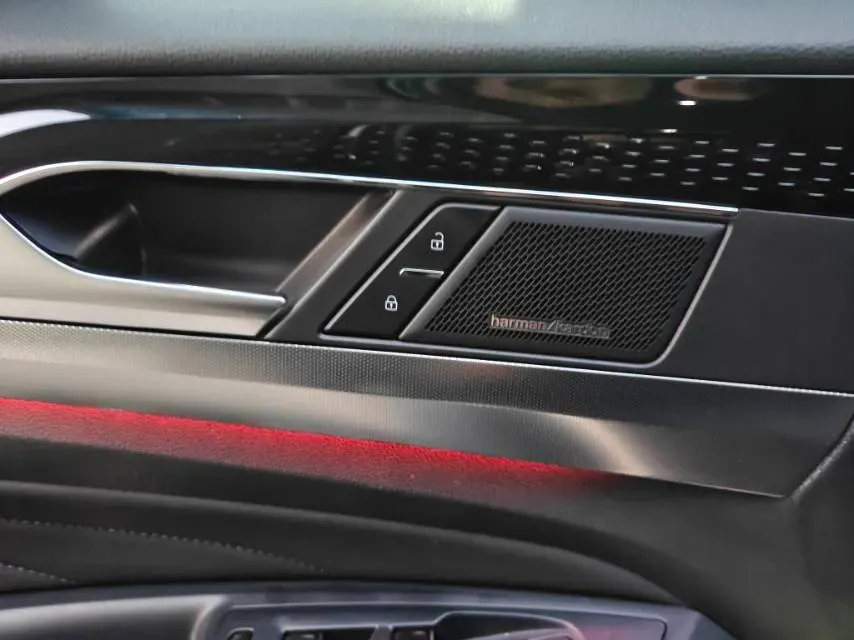 2023 Volkswagen Passat 2.0T 220HP L4 7DCT,autocango,china used car exporter,china ev exporter,chinese used car exporter,chinese used ev exporter