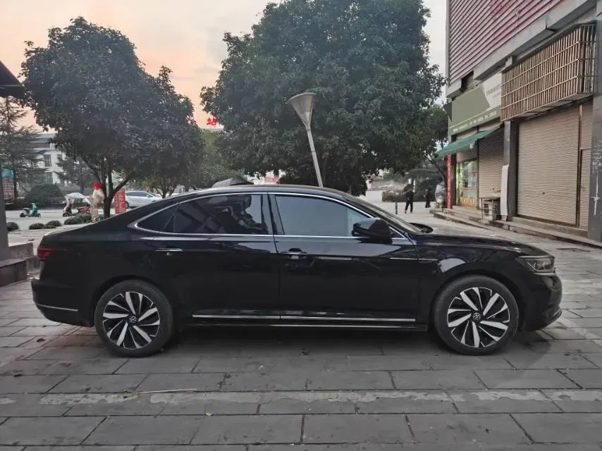 2023 Volkswagen Passat 2.0T 220HP L4 7DCT,autocango,china used car exporter,china ev exporter,chinese used car exporter,chinese used ev exporter