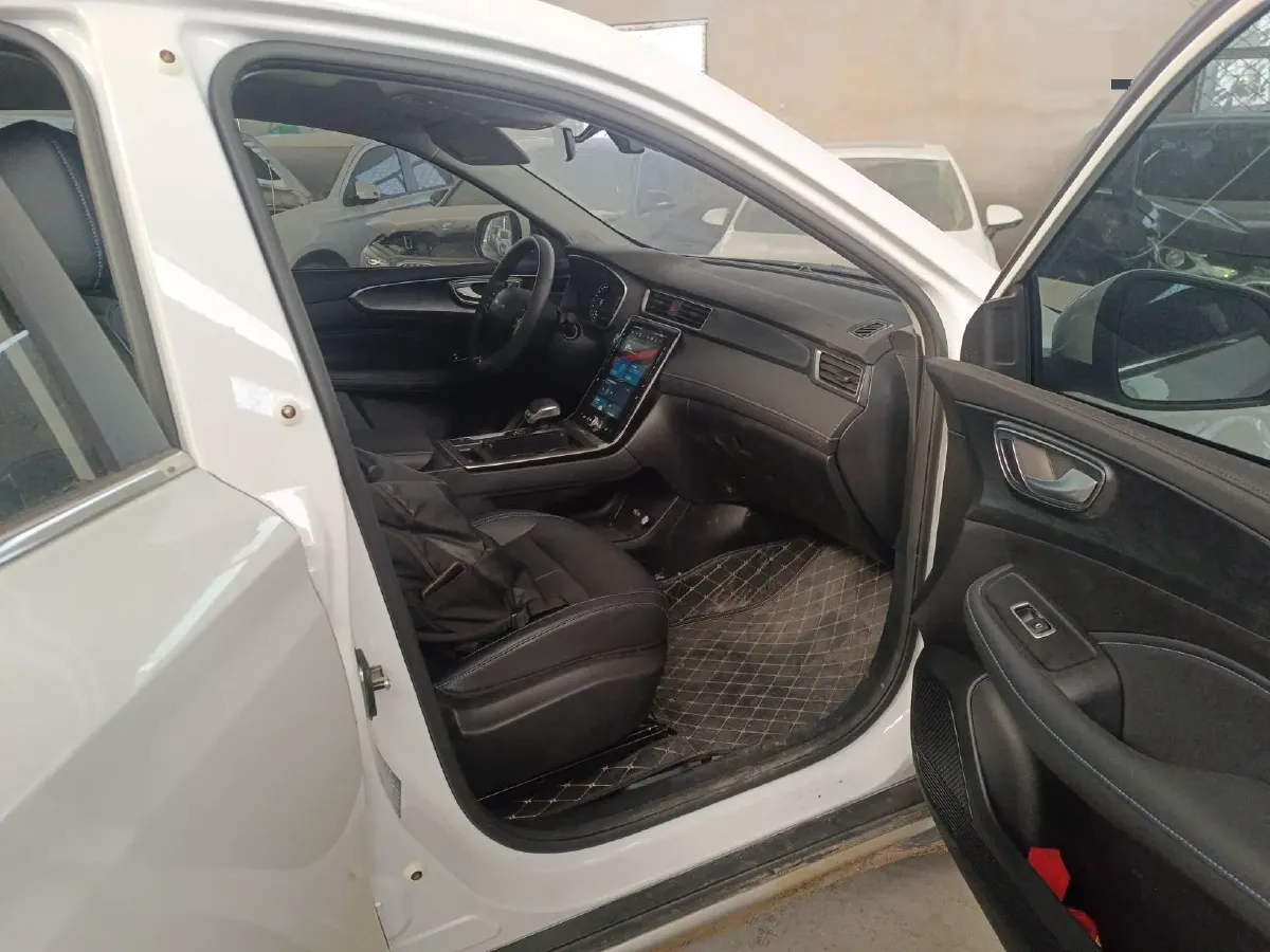 2025 Roewe RX5 1.5T 181HP L4 7DCT,autocango,china used car exporter,china ev exporter,chinese used car exporter,chinese used ev exporter