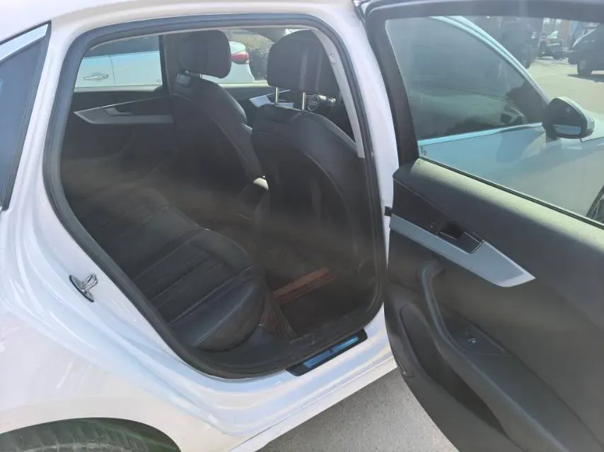 2022 Audi A4L 2.0T 190HP L4 7DCT,autocango,china used car exporter,china ev exporter,chinese used car exporter,chinese used ev exporter