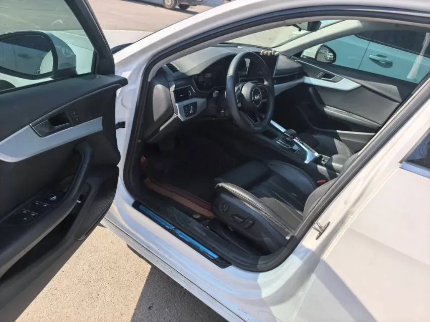 2022 Audi A4L 2.0T 190HP L4 7DCT,autocango,china used car exporter,china ev exporter,chinese used car exporter,chinese used ev exporter