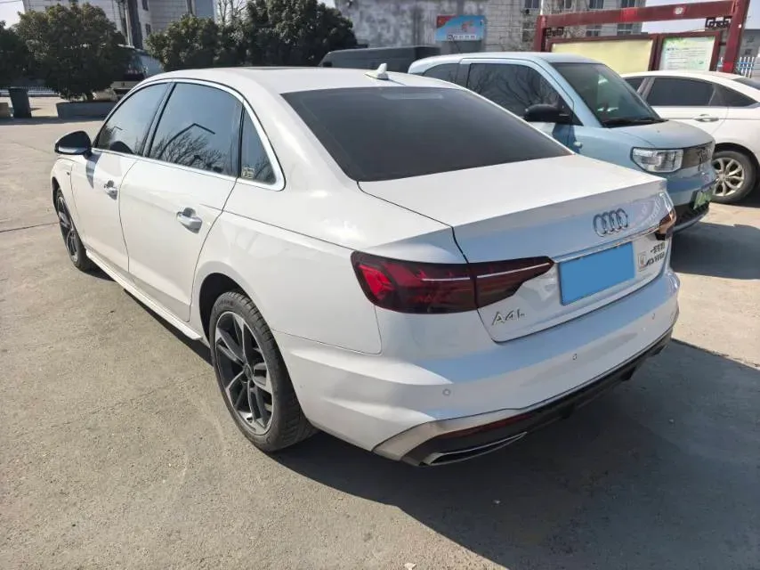 2022 Audi A4L 2.0T 190HP L4 7DCT,autocango,china used car exporter,china ev exporter,chinese used car exporter,chinese used ev exporter