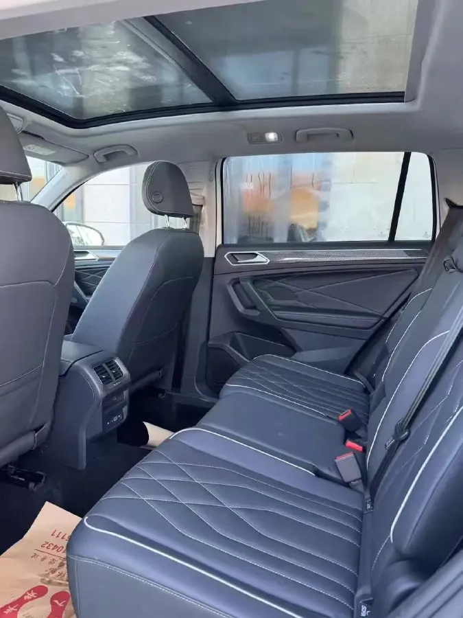 2025 Volkswagen Tiguan L 2.0T 186HP L4 7DCT,autocango,china used car exporter,china ev exporter,chinese used car exporter,chinese used ev exporter