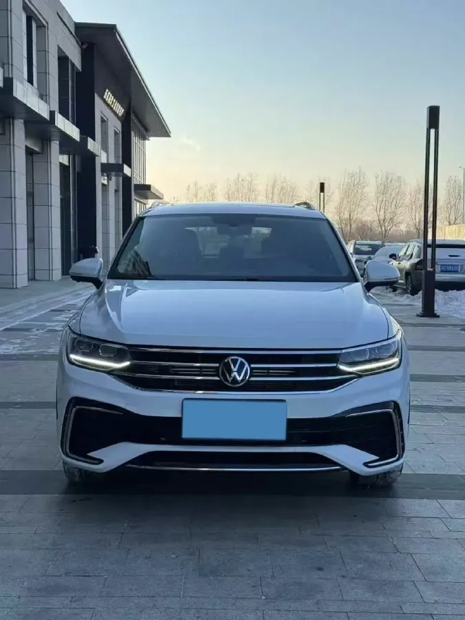 2025 Volkswagen Tiguan L 2.0T 186HP L4 7DCT,autocango,china used car exporter,china ev exporter,chinese used car exporter,chinese used ev exporter