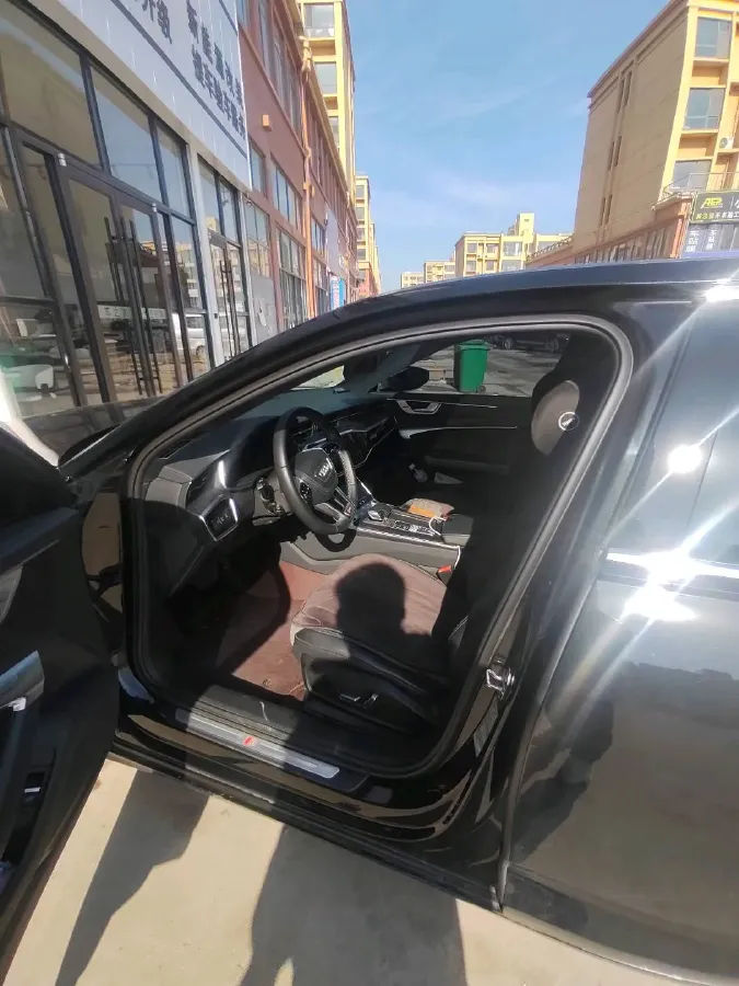 2024 Audi A6L 2.0T 245HP L4 7DCT,autocango,china used car exporter,china ev exporter,chinese used car exporter,chinese used ev exporter