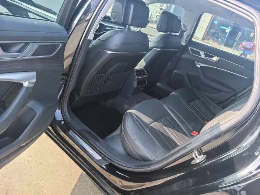 2024 Audi A6L 2.0T 245HP L4 7DCT,autocango,china used car exporter,china ev exporter,chinese used car exporter,chinese used ev exporter