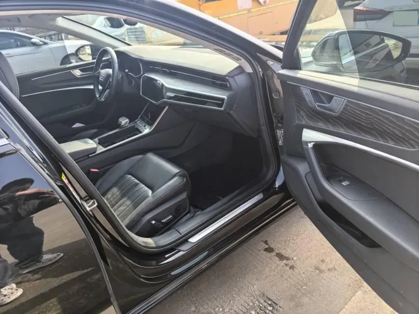 2024 Audi A6L 2.0T 245HP L4 7DCT,autocango,china used car exporter,china ev exporter,chinese used car exporter,chinese used ev exporter