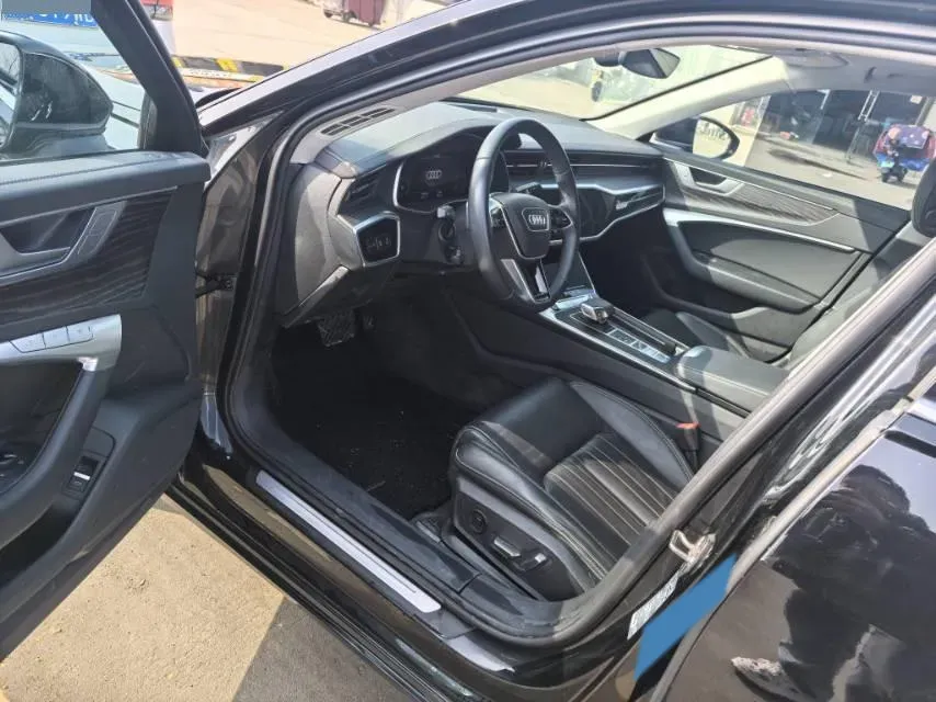 2024 Audi A6L 2.0T 245HP L4 7DCT,autocango,china used car exporter,china ev exporter,chinese used car exporter,chinese used ev exporter