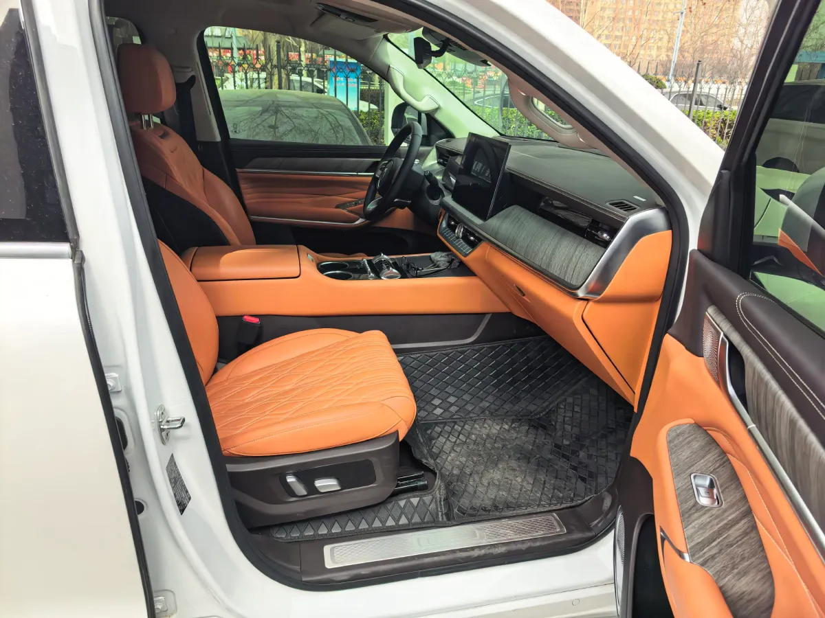 2026 Tank 500 2.0T 252HP L4 9AT PHEV,autocango,china used car exporter,china ev exporter,chinese used car exporter,chinese used ev exporter