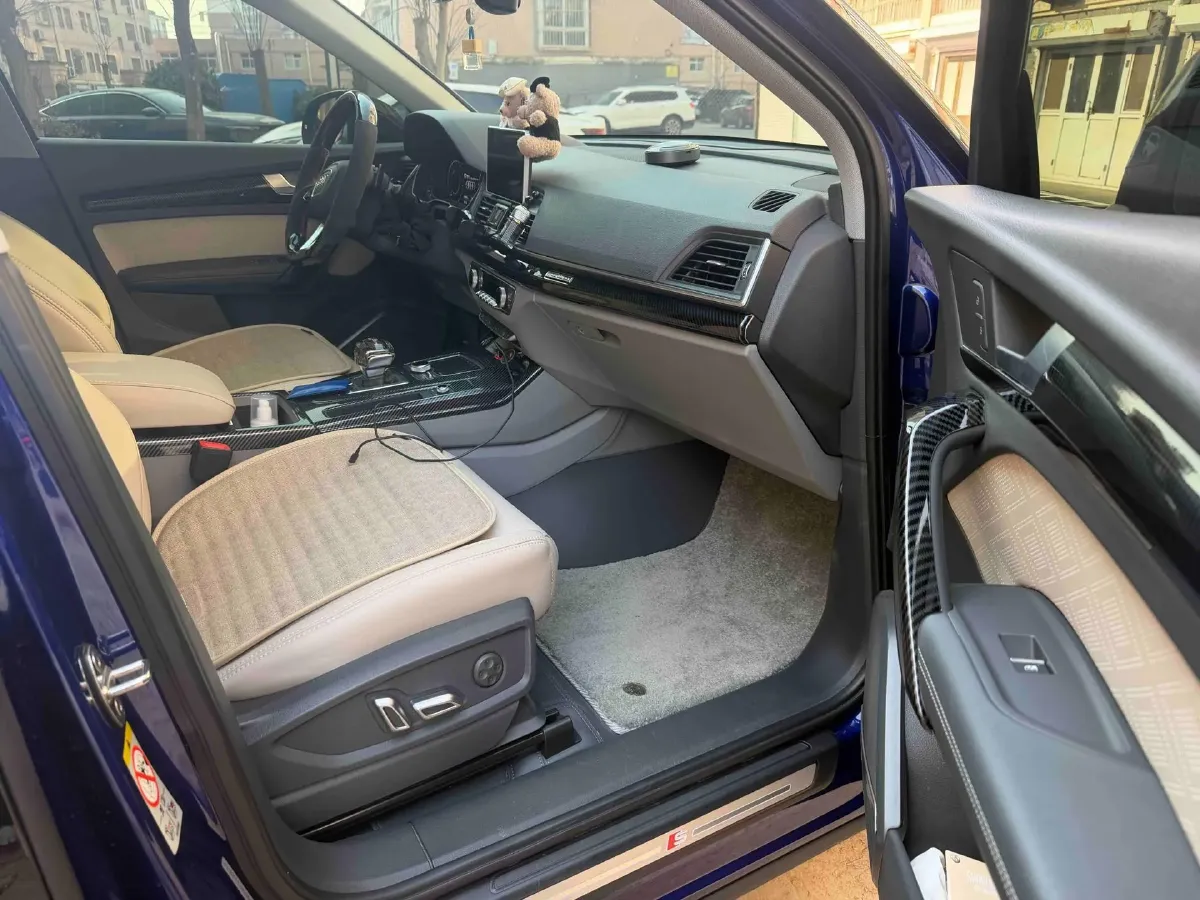 2020 Audi Q5L 2.0T 190HP L4 7DCT,autocango,china used car exporter,china ev exporter,chinese used car exporter,chinese used ev exporter