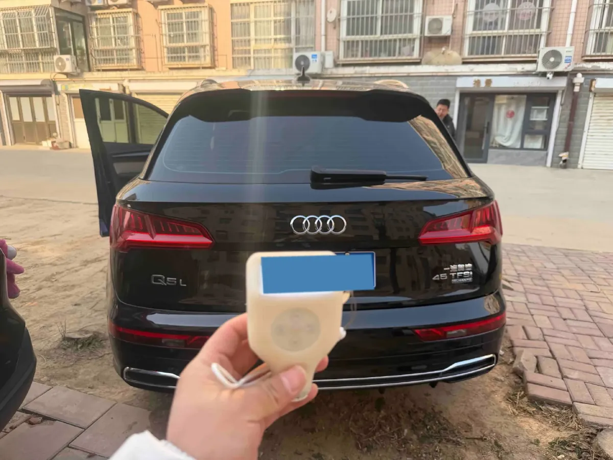 2020 Audi Q5L 2.0T 190HP L4 7DCT,autocango,china used car exporter,china ev exporter,chinese used car exporter,chinese used ev exporter