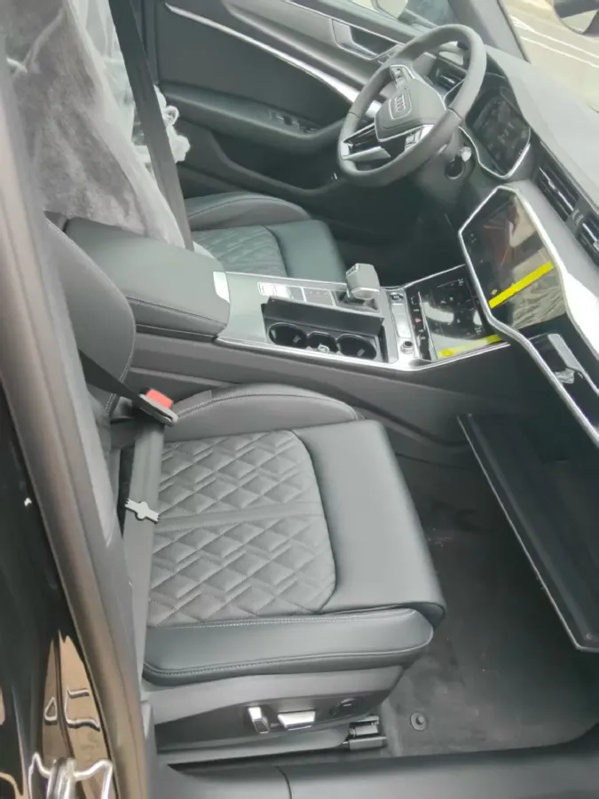 2026 Audi A6L 2.0T 245HP L4 7DCT,autocango,china used car exporter,china ev exporter,chinese used car exporter,chinese used ev exporter