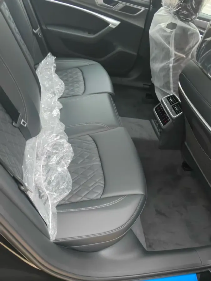 2026 Audi A6L 2.0T 245HP L4 7DCT,autocango,china used car exporter,china ev exporter,chinese used car exporter,chinese used ev exporter