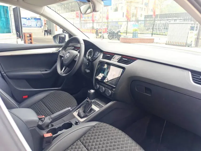 2019 Skoda Octavia 1.2T 116HP L4 7DCT,autocango,china used car exporter,china ev exporter,chinese used car exporter,chinese used ev exporter