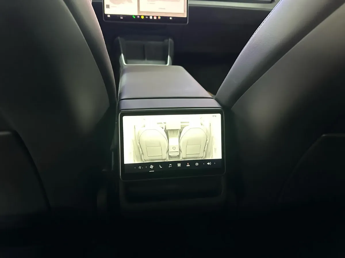 2025 Tesla Model Y BEV 78.4KWH,autocango,china used car exporter,china ev exporter,chinese used car exporter,chinese used ev exporter