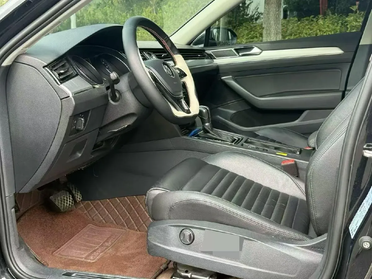 2018 Volkswagen Magotan 1.8T 180HP L4 7DCT,autocango,china used car exporter,china ev exporter,chinese used car exporter,chinese used ev exporter