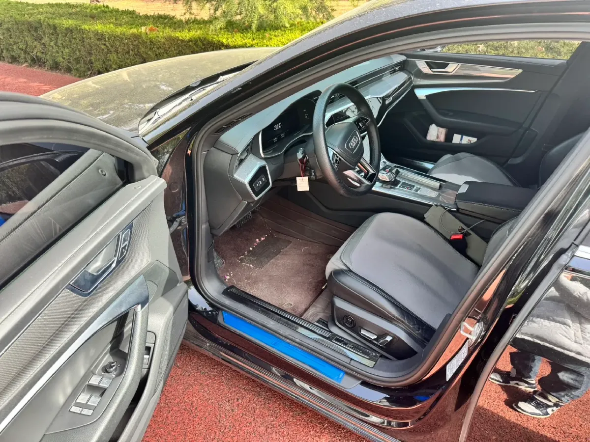 2025 Audi A6L 2.0T 245HP L4 7DCT,autocango,china used car exporter,china ev exporter,chinese used car exporter,chinese used ev exporter