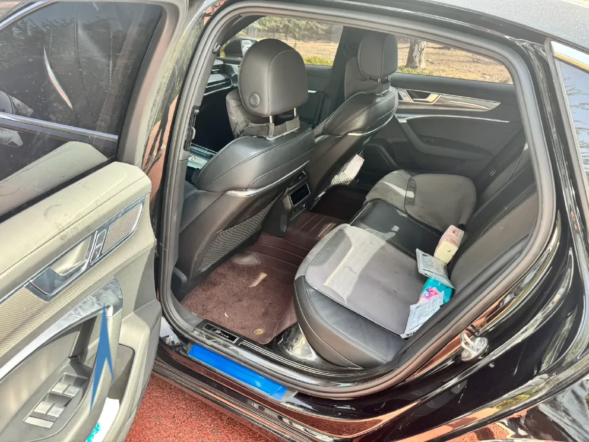 2025 Audi A6L 2.0T 245HP L4 7DCT,autocango,china used car exporter,china ev exporter,chinese used car exporter,chinese used ev exporter