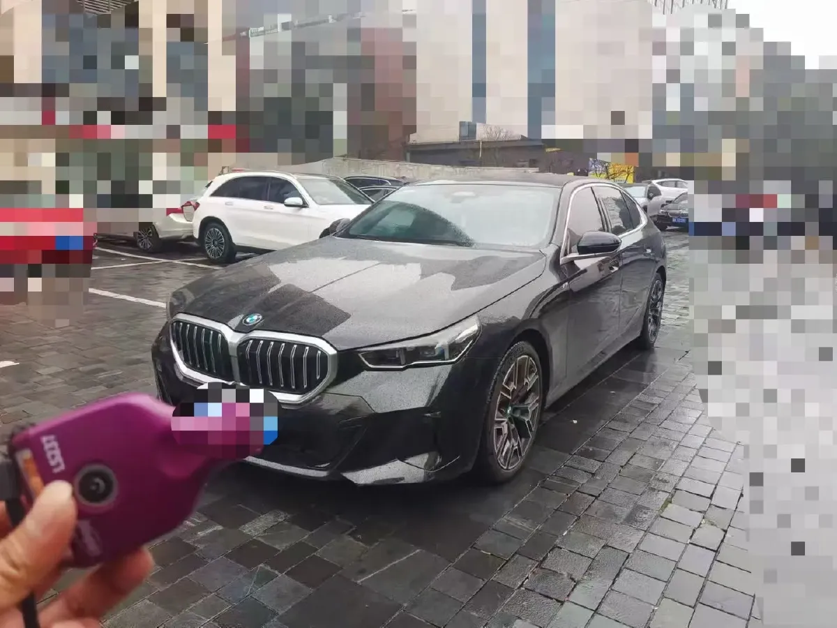 2025 BMW 5 Series 2.0T 258HP L4 8AT,autocango,china used car exporter,china ev exporter,chinese used car exporter,chinese used ev exporter