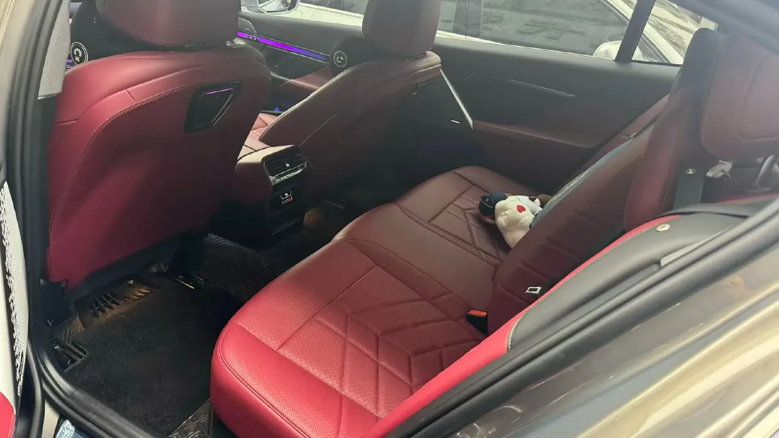 2025 BMW 5 Series 2.0T 258HP L4 8AT,autocango,china used car exporter,china ev exporter,chinese used car exporter,chinese used ev exporter