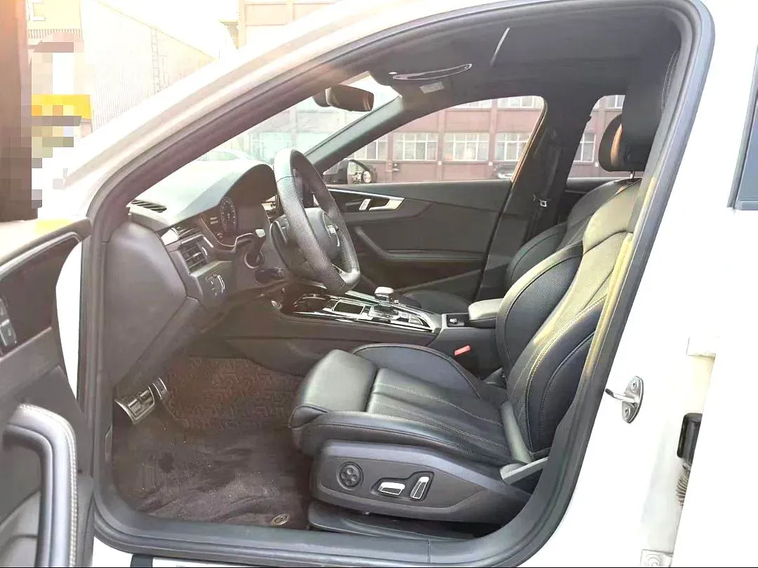 2024 Audi A4L 2.0T 190HP L4 7DCT,autocango,china used car exporter,china ev exporter,chinese used car exporter,chinese used ev exporter