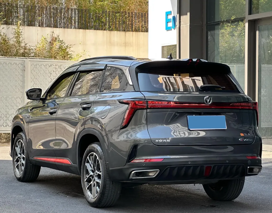 2022 ChangAn CS75 Plus 2.0T 233HP L4 8AT,autocango,china used car exporter,china ev exporter,chinese used car exporter,chinese used ev exporter