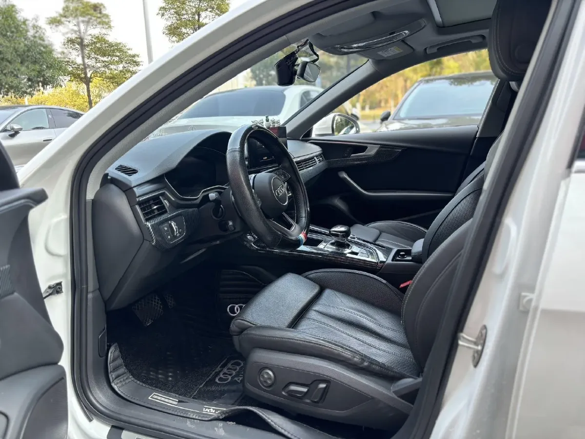 2020 Audi A4L 2.0T 190HP L4 7DCT,autocango,china used car exporter,china ev exporter,chinese used car exporter,chinese used ev exporter