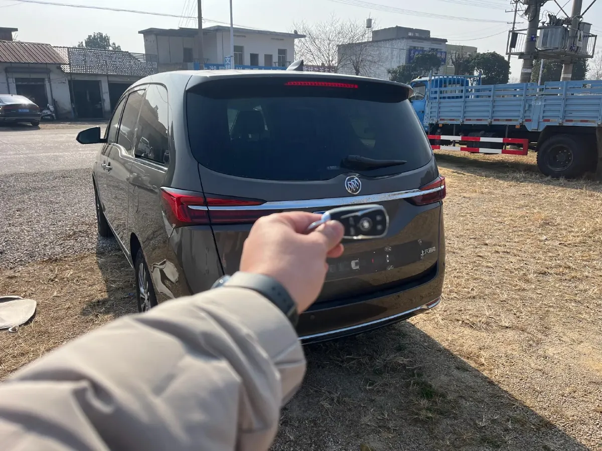 2022 Buick GL8 2.0T 237HP L4 9AT,autocango,china used car exporter,china ev exporter,chinese used car exporter,chinese used ev exporter