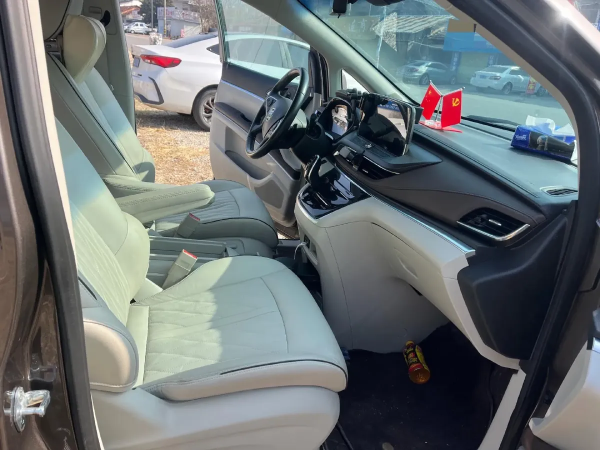 2022 Buick GL8 2.0T 237HP L4 9AT,autocango,china used car exporter,china ev exporter,chinese used car exporter,chinese used ev exporter