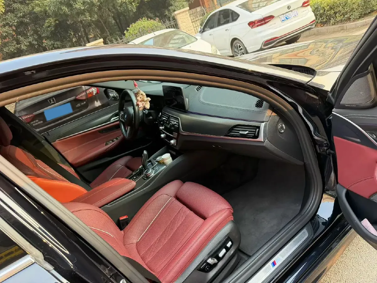 2022 BMW 5 Series 2.0T 184HP L4 8AT PHEV 17.7KWH,autocango,china used car exporter,china ev exporter,chinese used car exporter,chinese used ev exporter