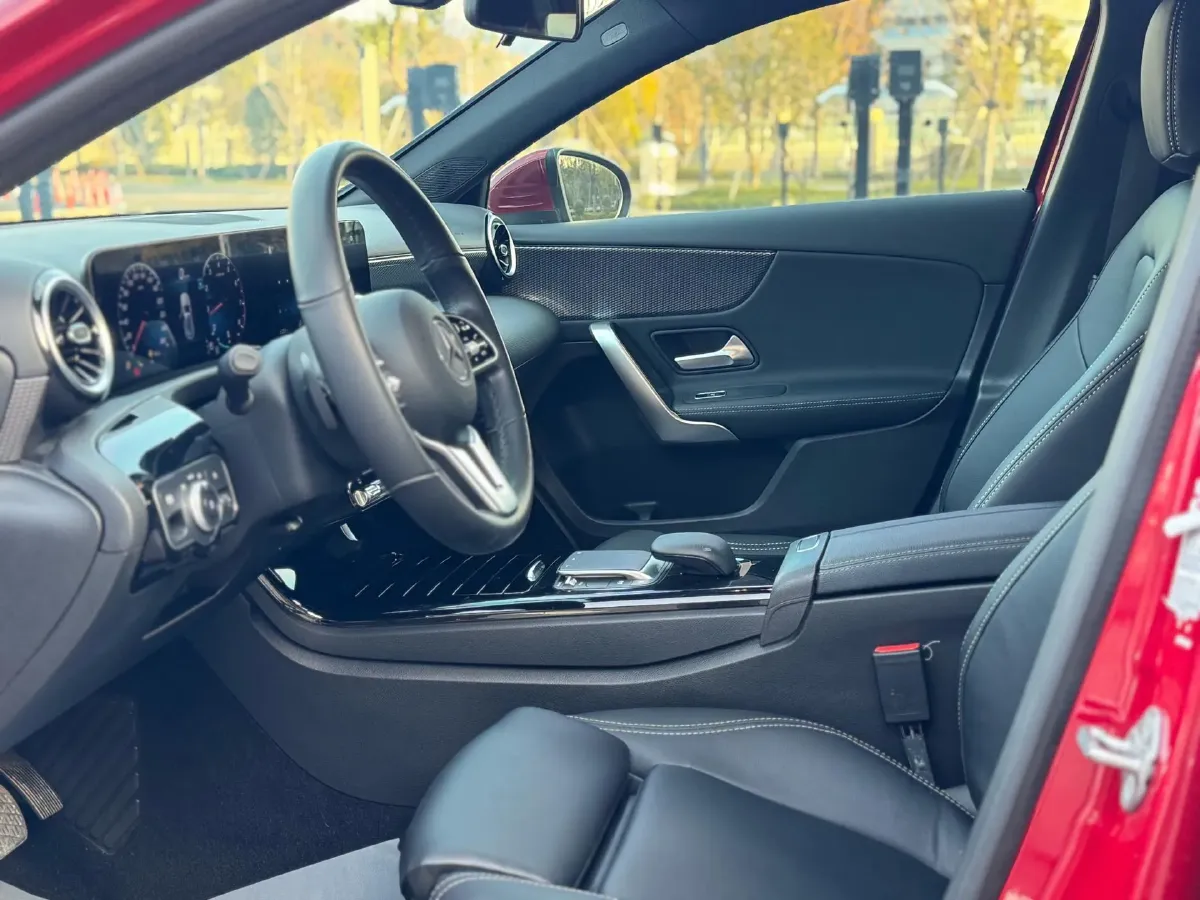 2021 Mercedes-Benz A Class 1.3T 136HP L4 7DCT,autocango,china used car exporter,china ev exporter,chinese used car exporter,chinese used ev exporter