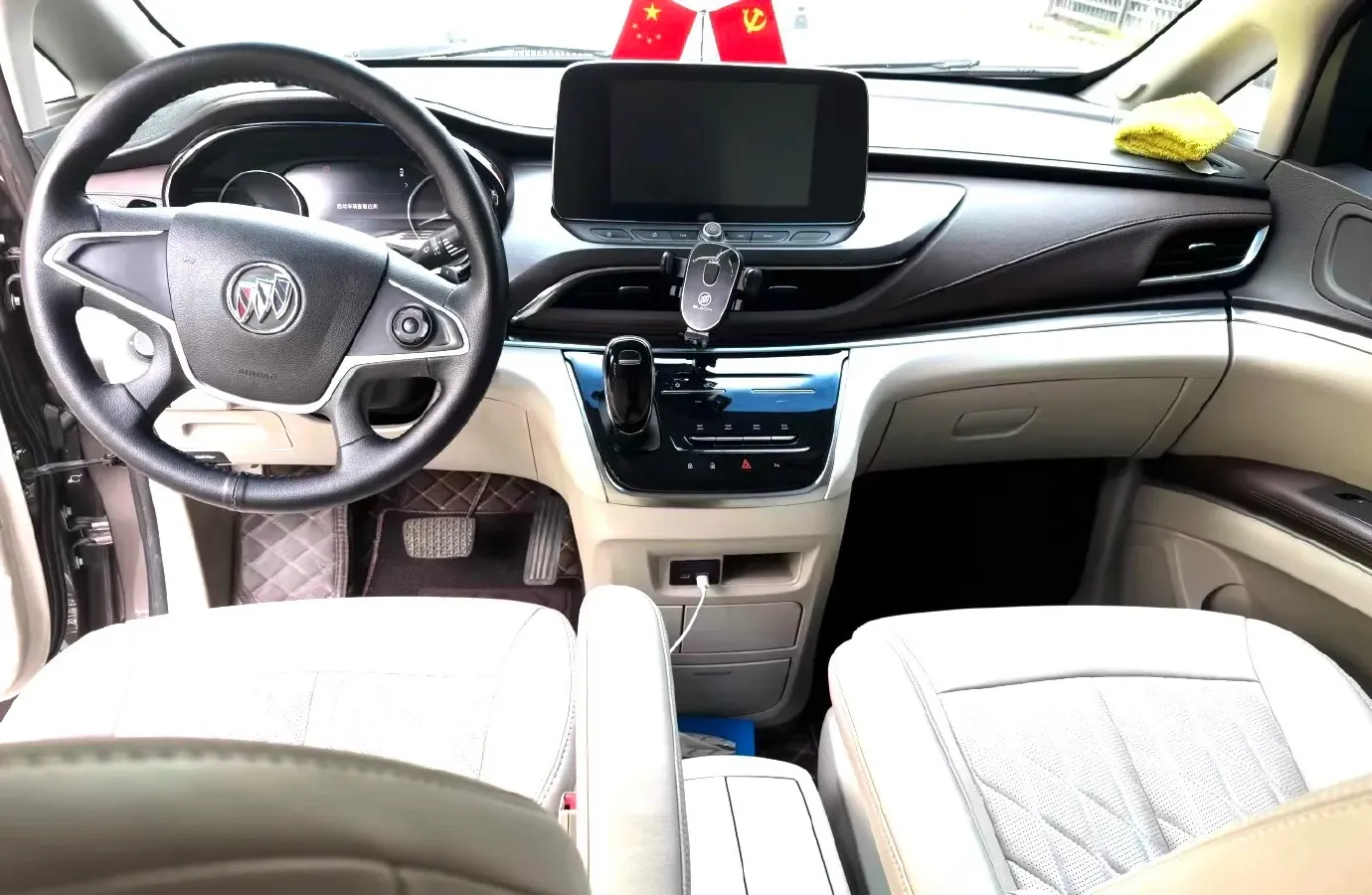 2022 Buick GL8 2.0T 237HP L4 9AT,autocango,china used car exporter,china ev exporter,chinese used car exporter,chinese used ev exporter