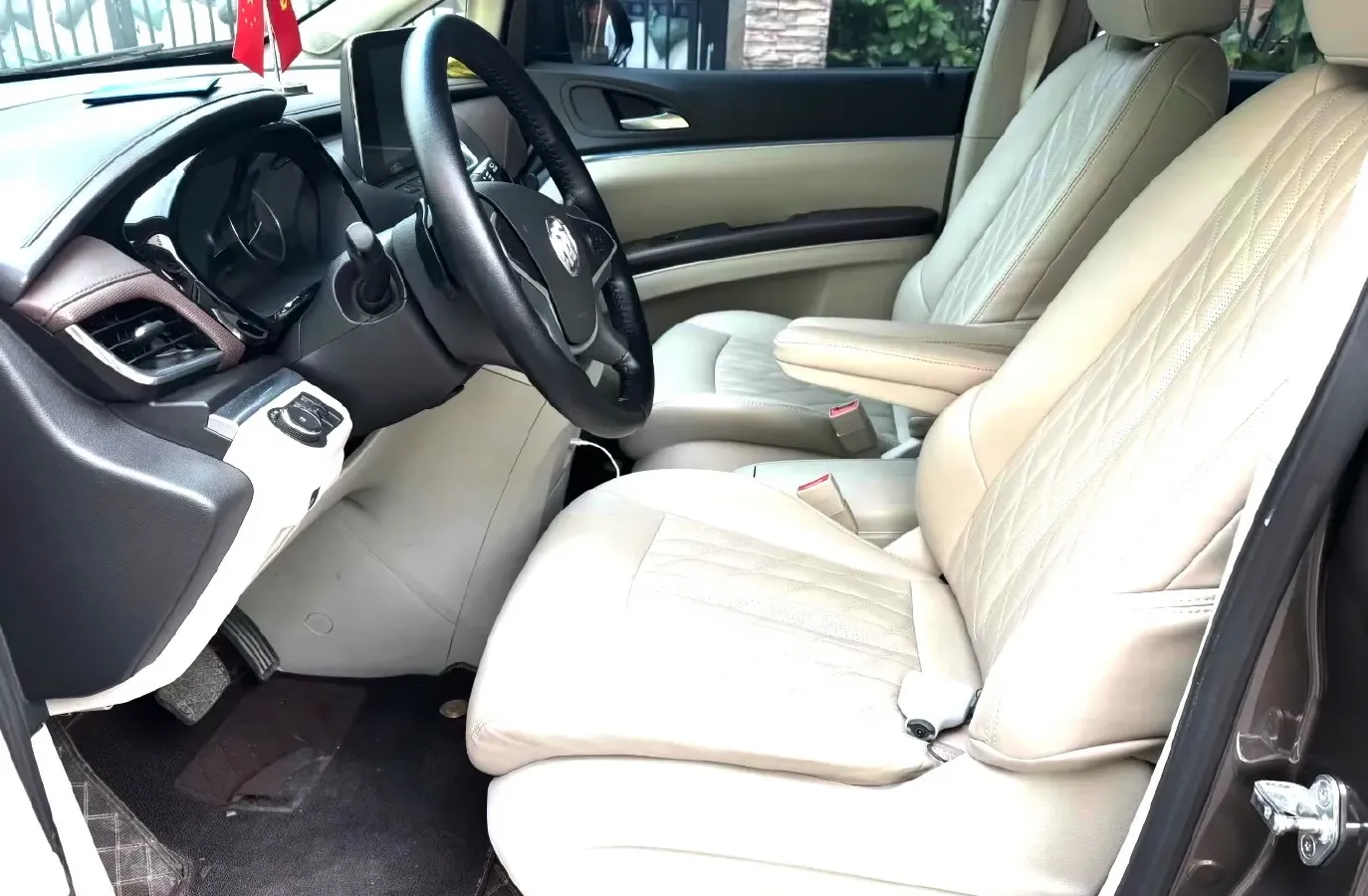 2022 Buick GL8 2.0T 237HP L4 9AT,autocango,china used car exporter,china ev exporter,chinese used car exporter,chinese used ev exporter