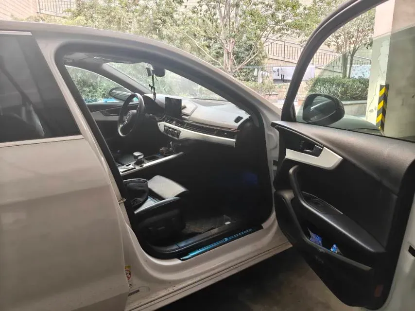 2020 Audi A4L 2.0T 190HP L4 7DCT,autocango,china used car exporter,china ev exporter,chinese used car exporter,chinese used ev exporter