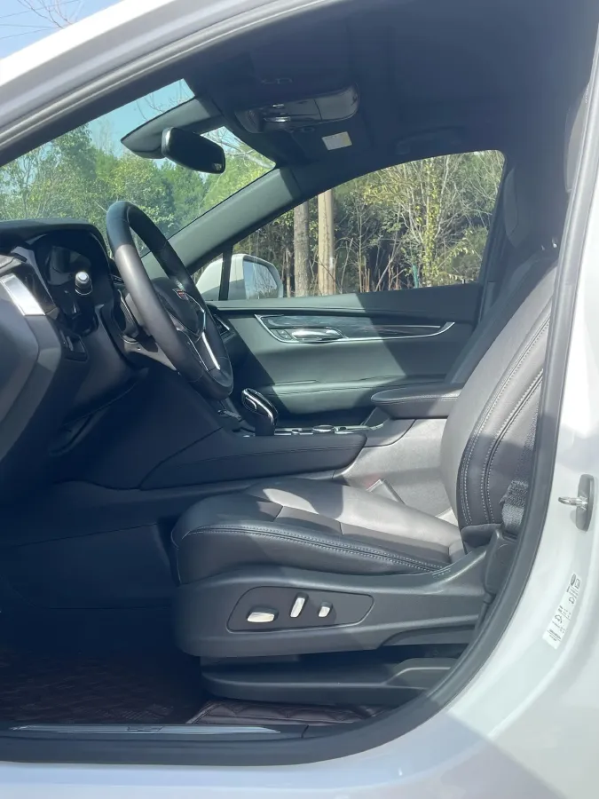 2022 Cadillac XT5 2.0T 237HP L4 9AT,autocango,china used car exporter,china ev exporter,chinese used car exporter,chinese used ev exporter